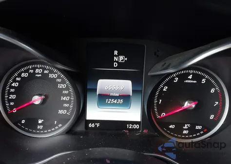 2015 Mercedes-Benz C 300 Luxury/Sport z USA, uszkodzony, nr VIN 55SWF4JB5FU064222